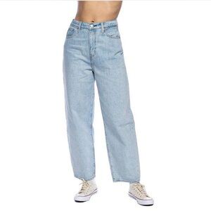 Women balloon leg Levi jeans